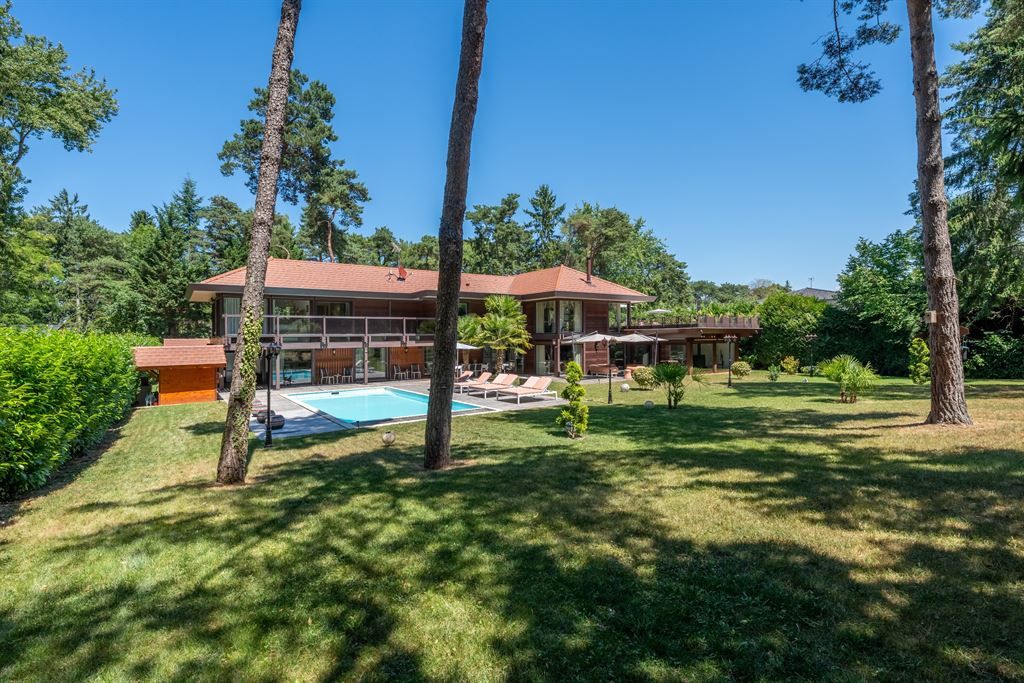 Property photo 2 of 20