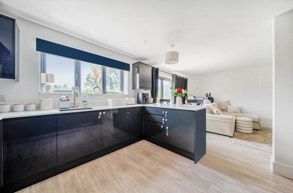 Property photo 3 of 12 1486901-8-6A54De6...