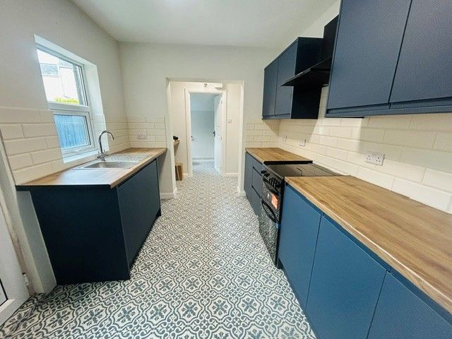 Property photo 1 of 9 Kitchen
