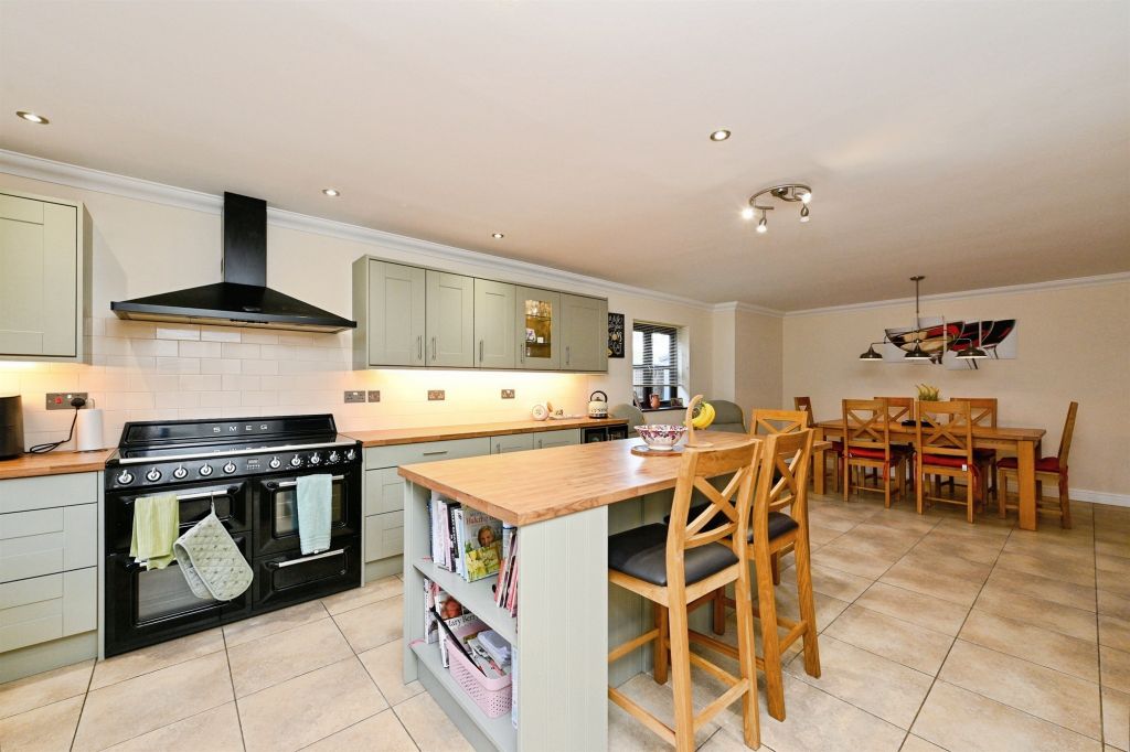 Property photo 2 of 28