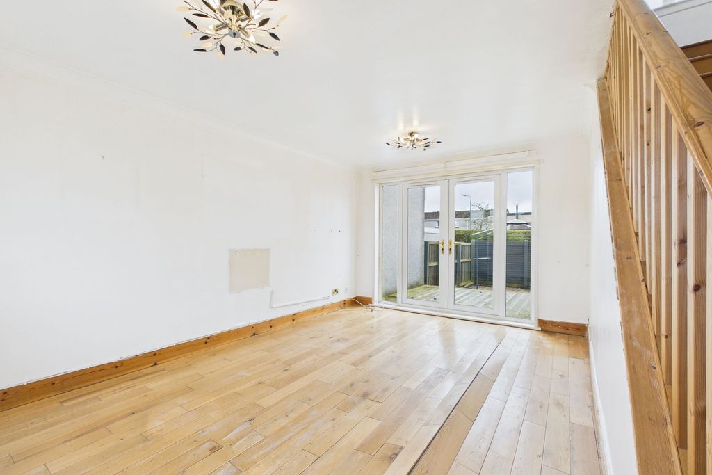 Property photo 2 of 10 Living Room