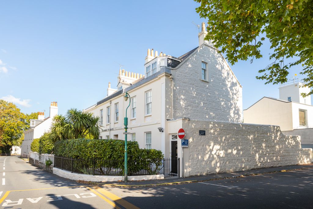 Property photo 1 of 20