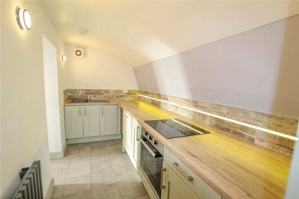 Property photo 3 of 9 Kitchen