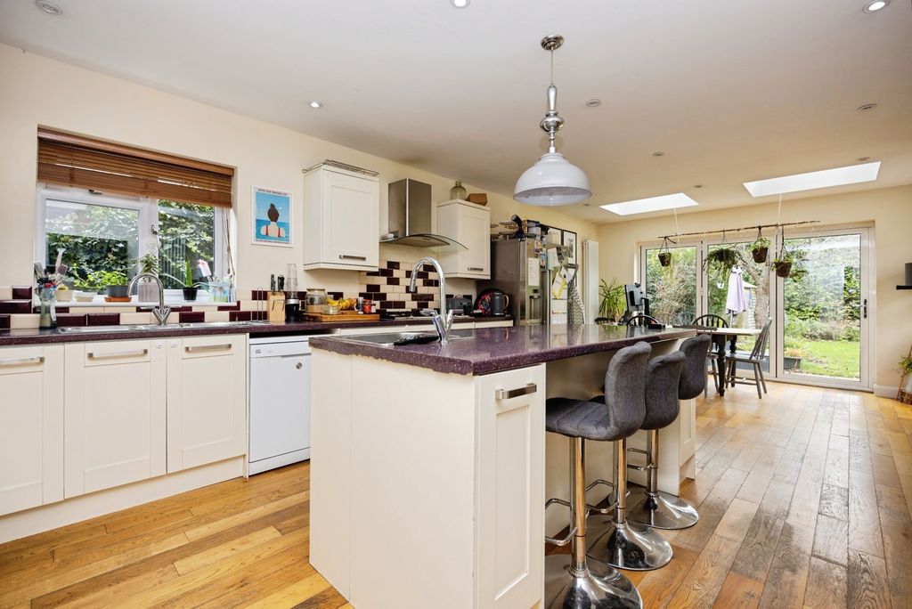 Property photo 2 of 17 Photo