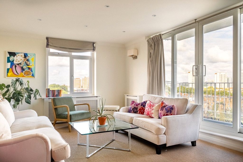 Property photo 1 of 12 Reception Room