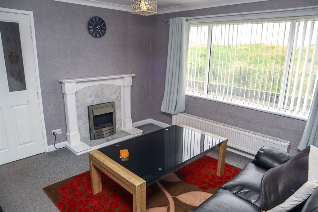 Property photo 3 of 13 Lounge
