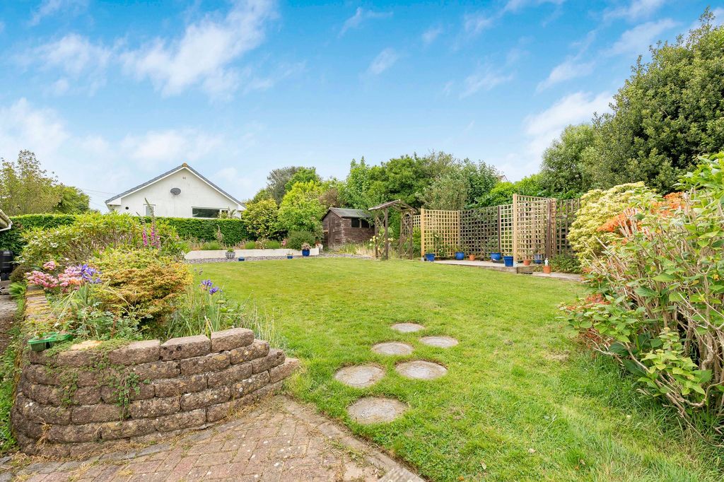 Property photo 3 of 27
