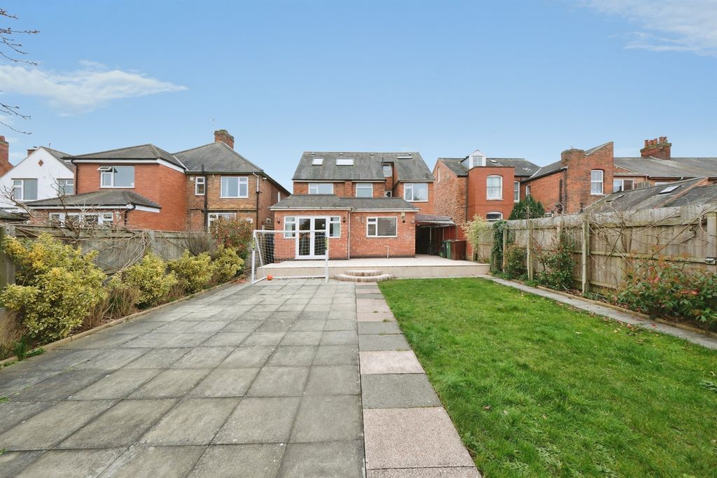 Property photo 3 of 17