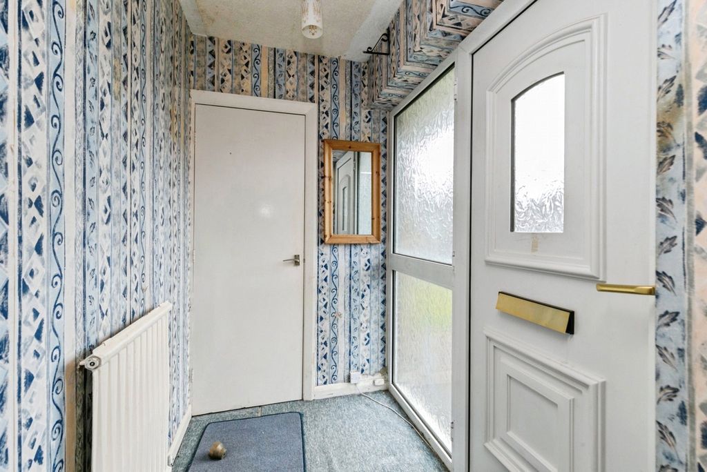 Property photo 2 of 16 Entrance Hall