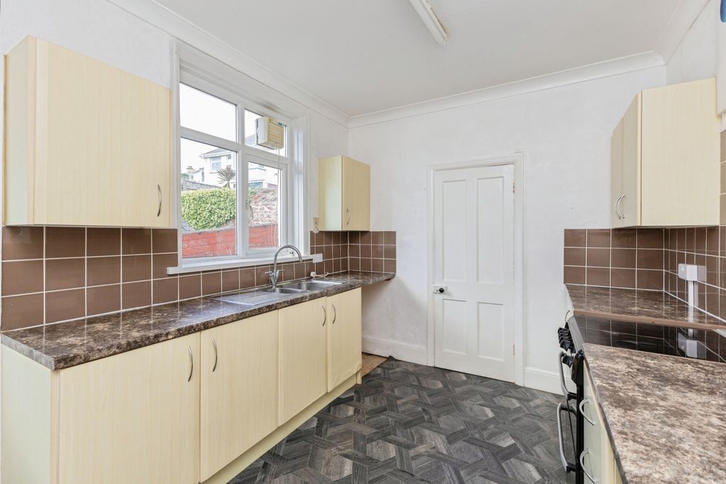 Property photo 3 of 21