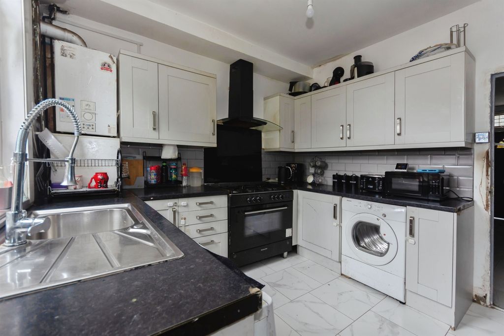 Property photo 3 of 18