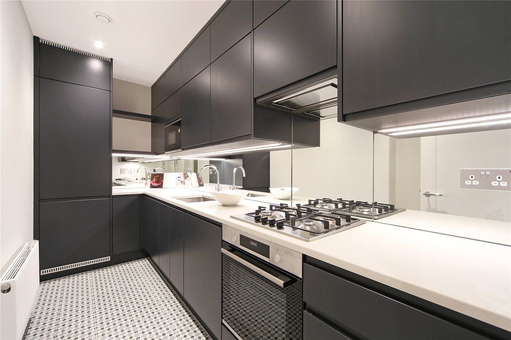 Property photo 3 of 6 Kitchen