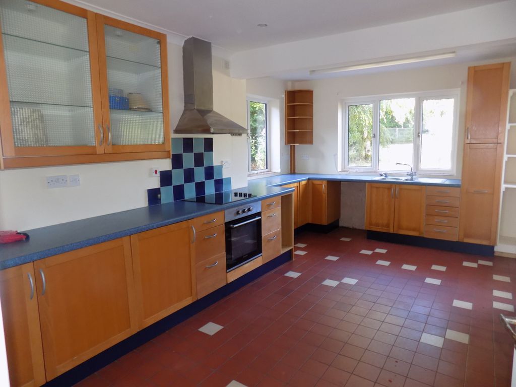 Property photo 2 of 7 Kitchen