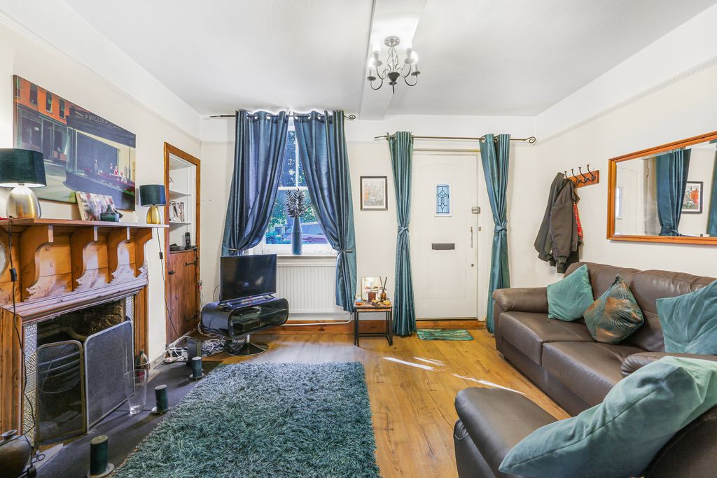 Property photo 3 of 28