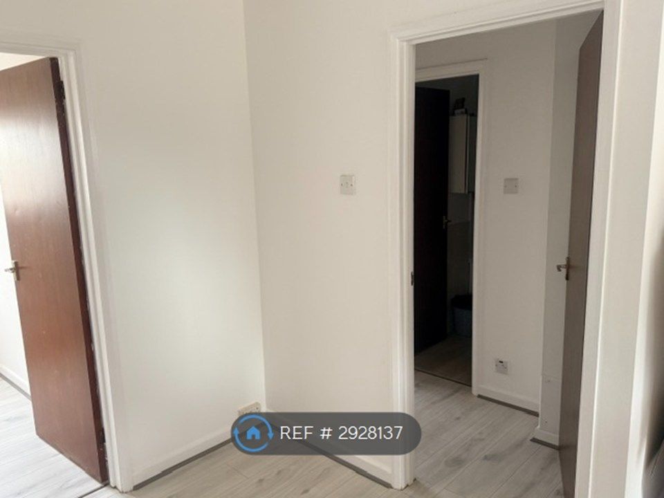 Property photo 3 of 5 Way2Bedroom And Bathroom