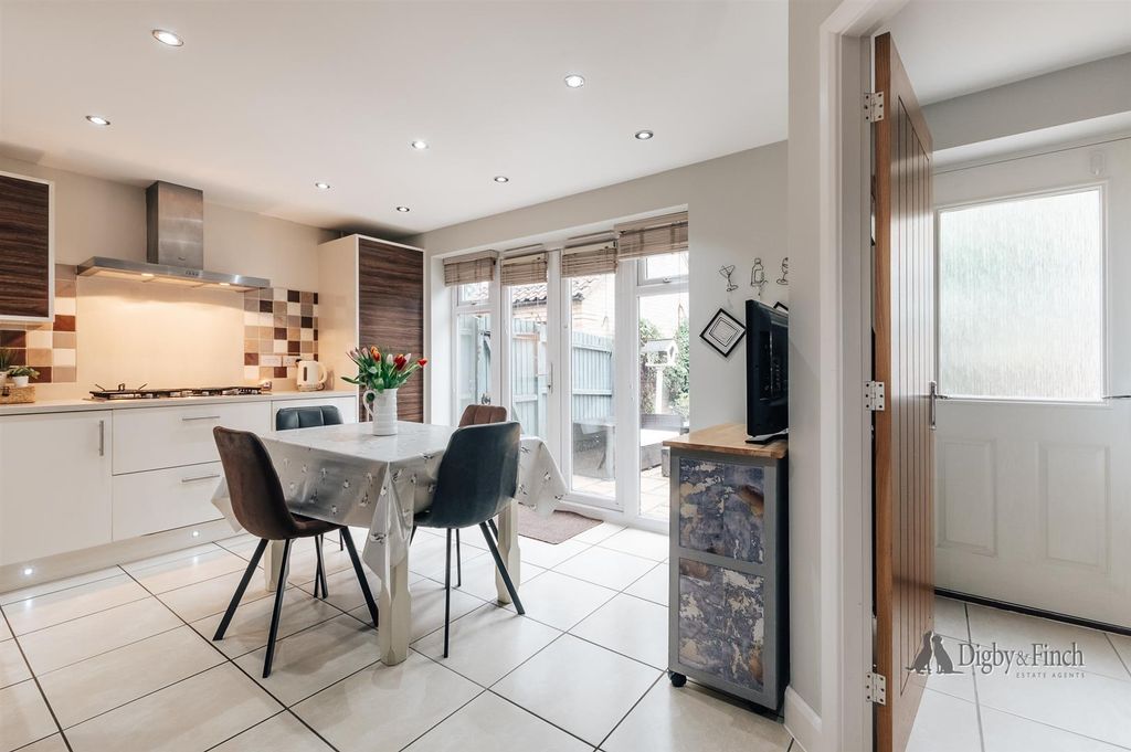 Property photo 3 of 25 6 Paynes Field -10.Jpg