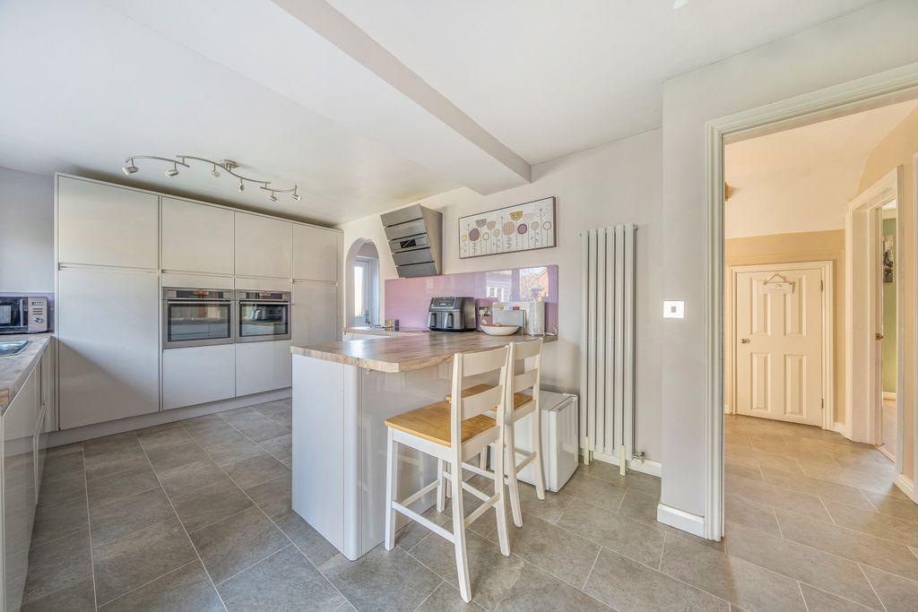 Property photo 3 of 18 Kitchen