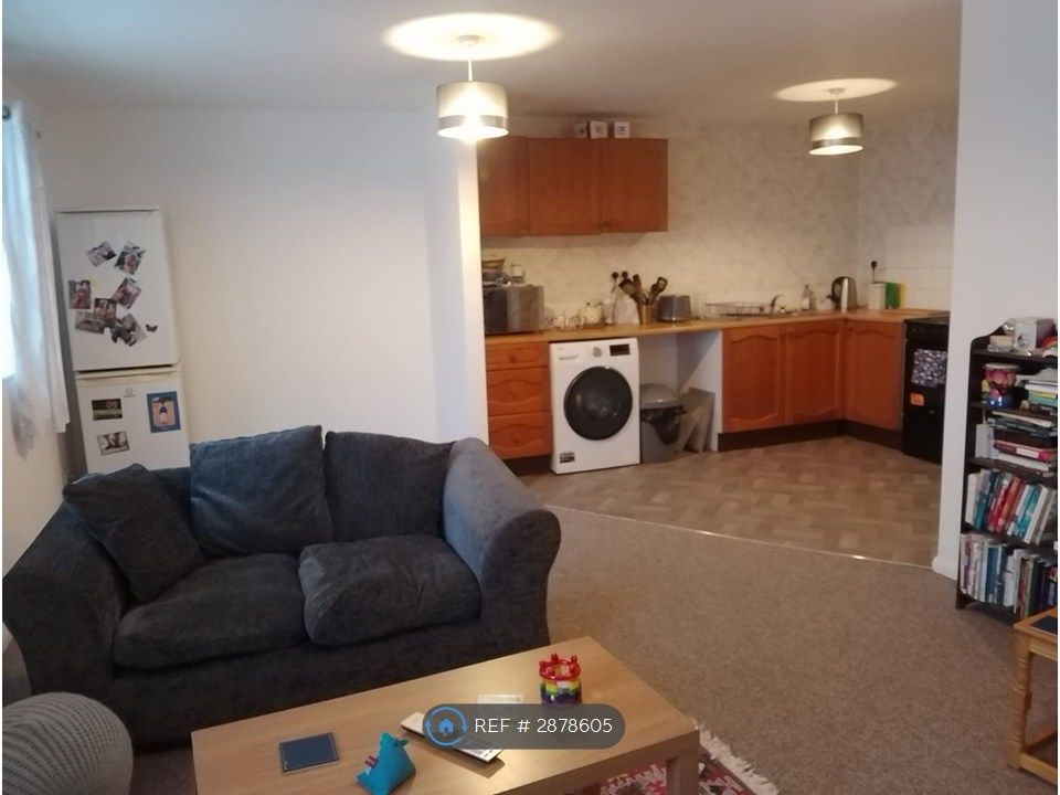 Property photo 2 of 11 Lounge