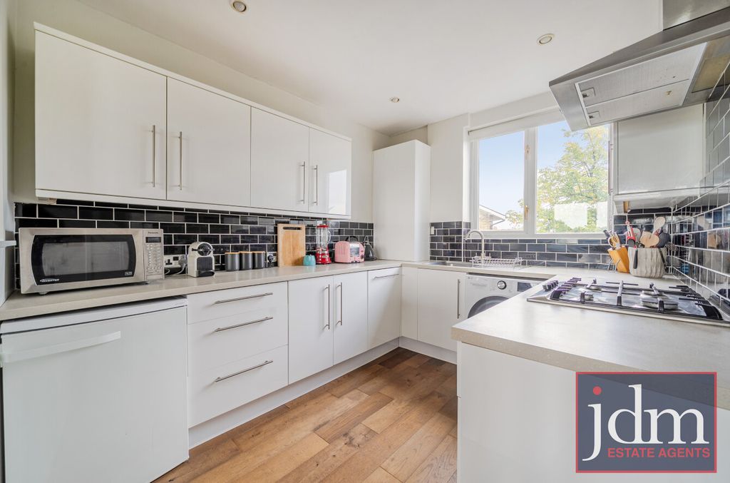 Property photo 3 of 11 F74A1475-Df40-409...
