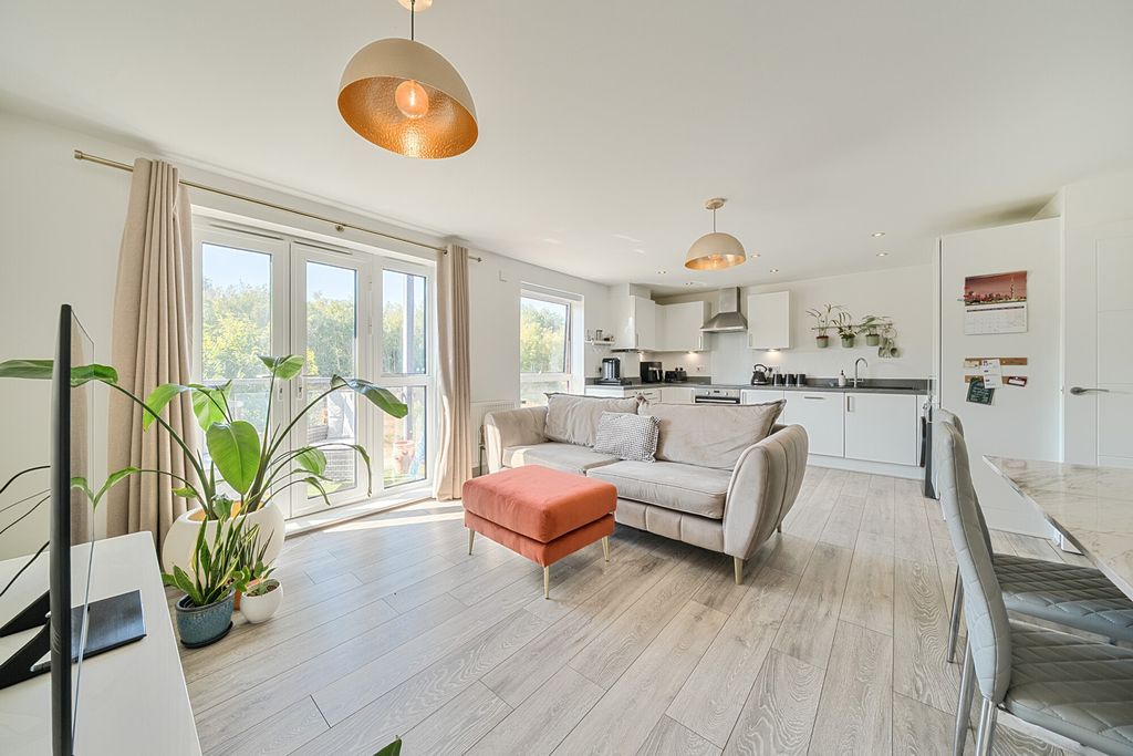 Property photo 3 of 23 1499405-5-6A69Bc7...