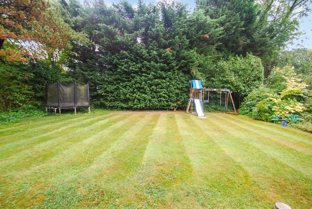 Property photo 2 of 10 Garden