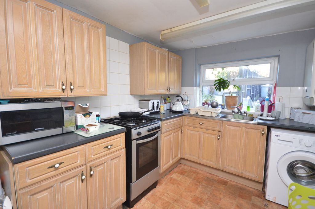Property photo 1 of 6 Kitchen