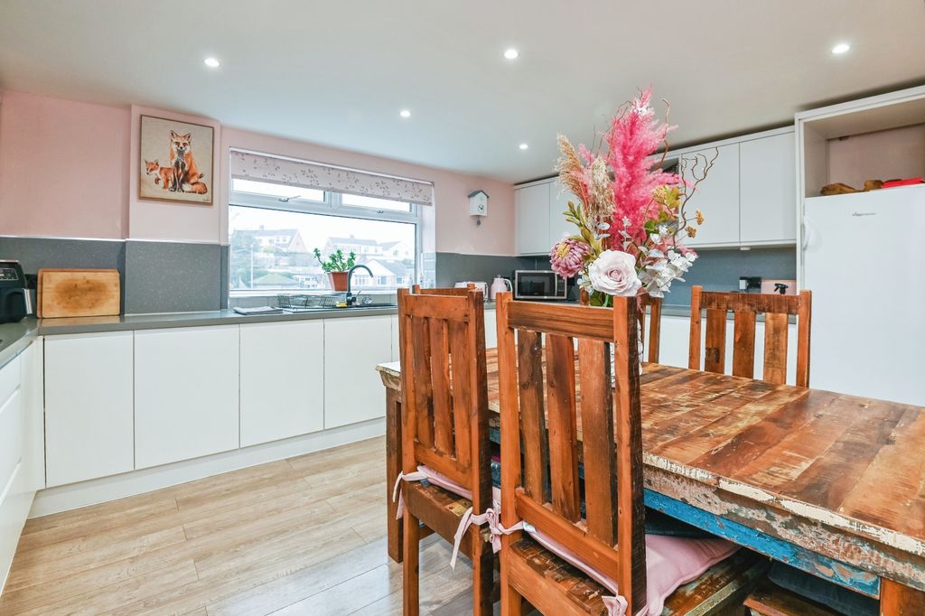Property photo 2 of 18 Kitchen/Diner