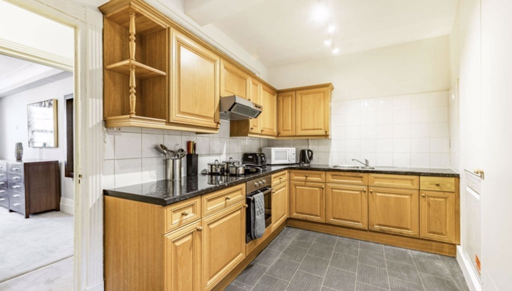 Property photo 2 of 22