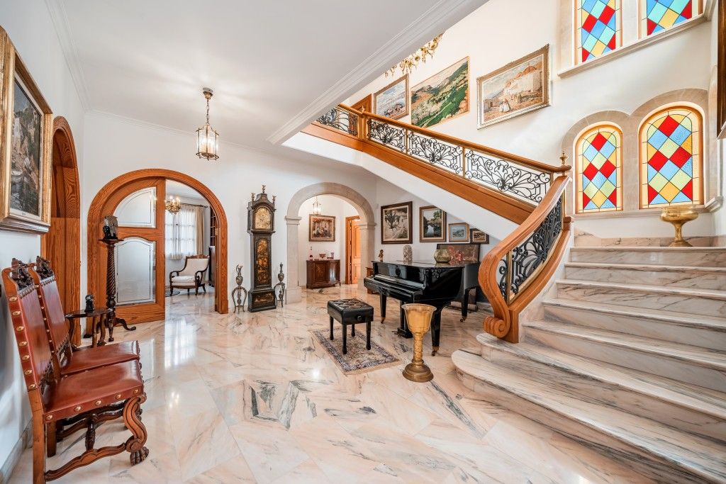 Property photo 2 of 20 Interior (2)