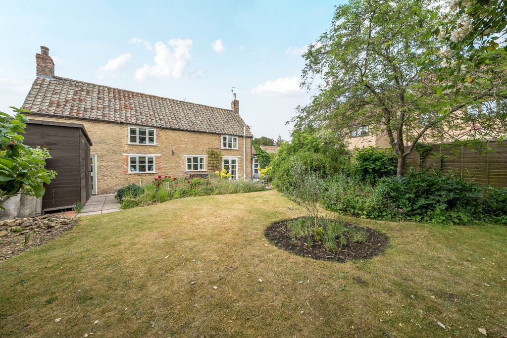 Property photo 1 of 28 324 Thorpe Road