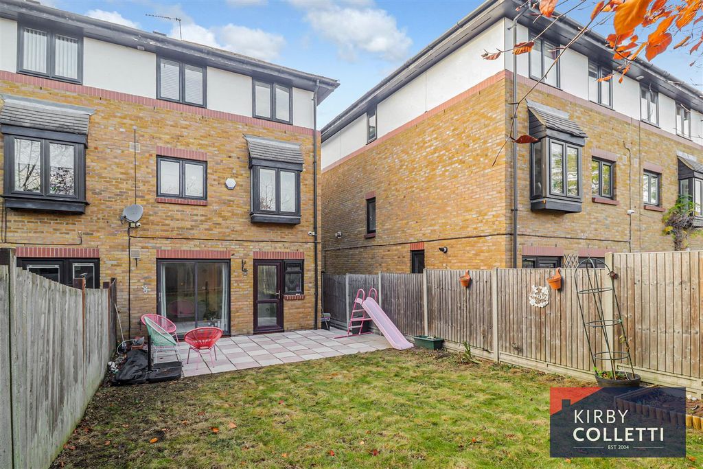 Property photo 2 of 25 Rear Garden