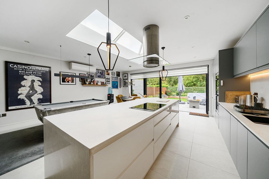 Property photo 2 of 25 1332471-1-688Ca66...