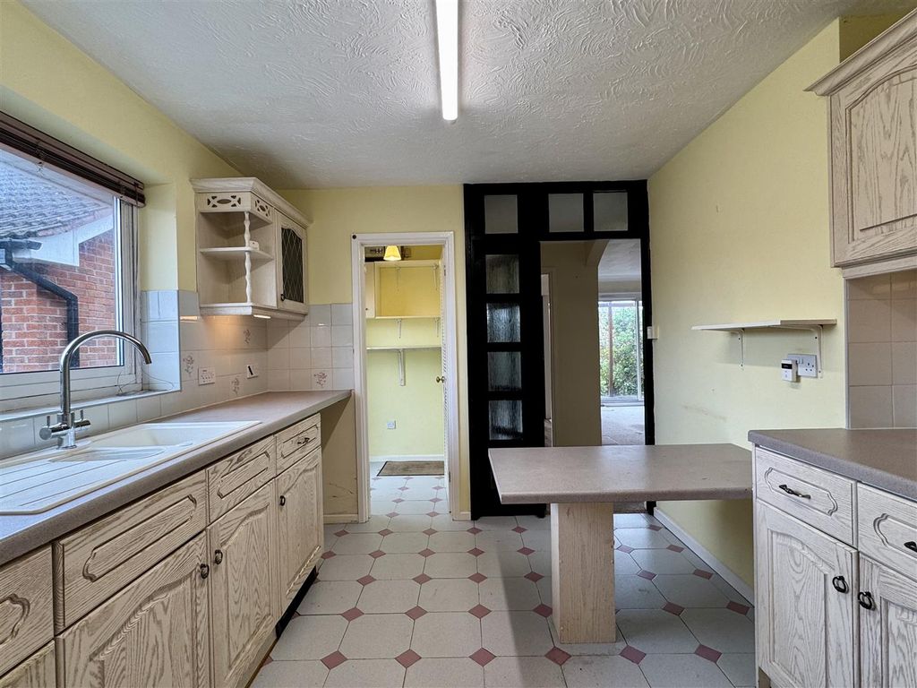 Property photo 3 of 26 Kitchen