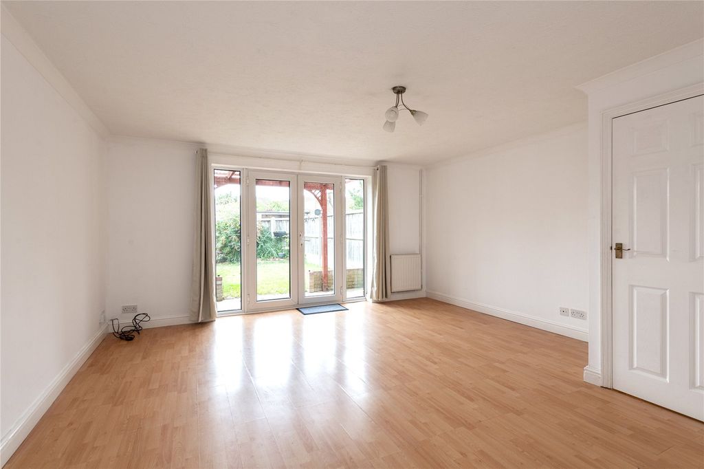 Property photo 2 of 15 Picture No. 12