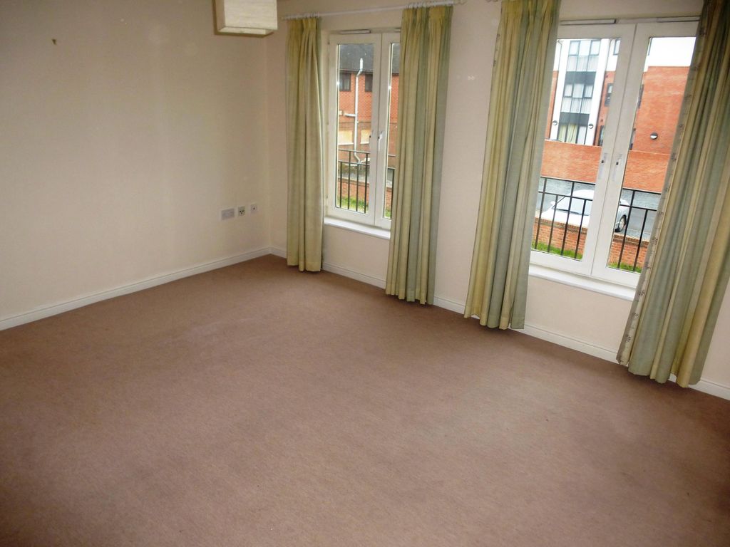 Property photo 3 of 7 Living Room