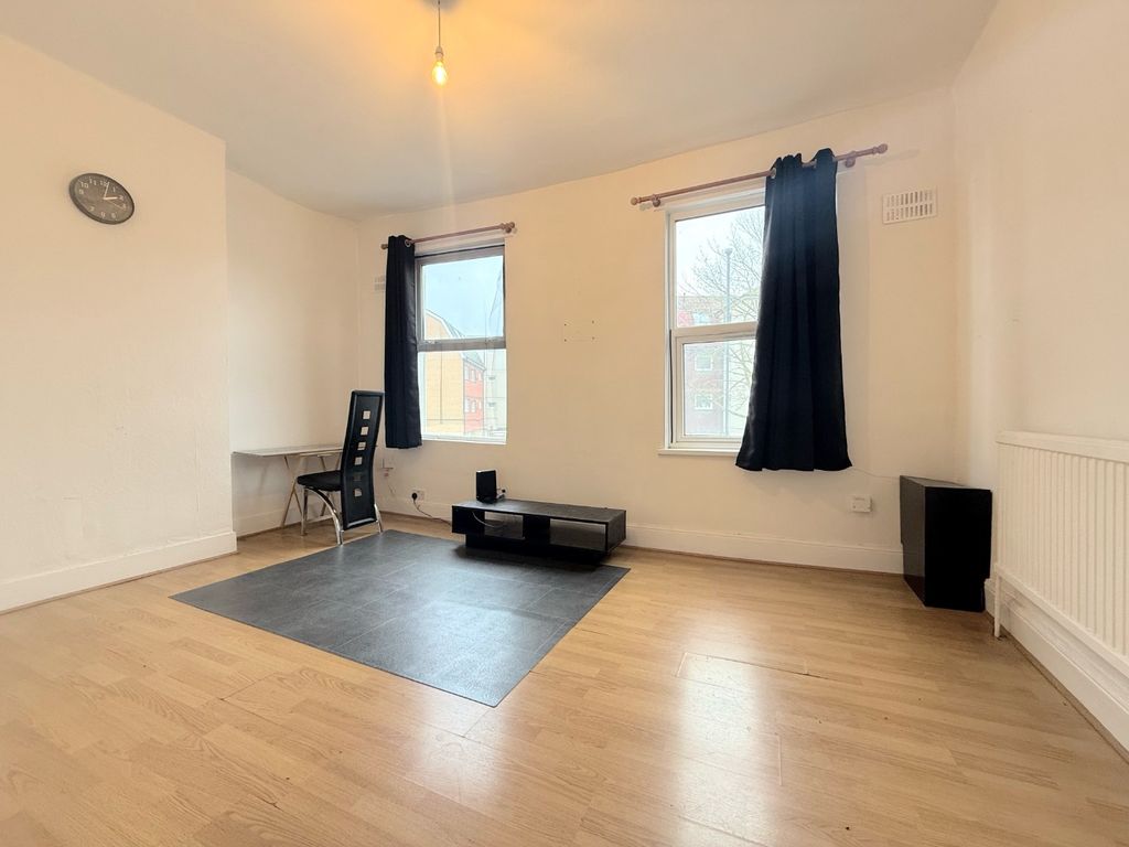 Property photo 1 of 6 2810861