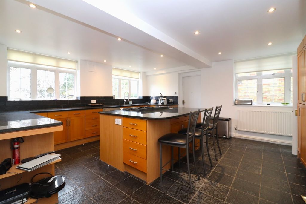 Property photo 2 of 12 Gallery