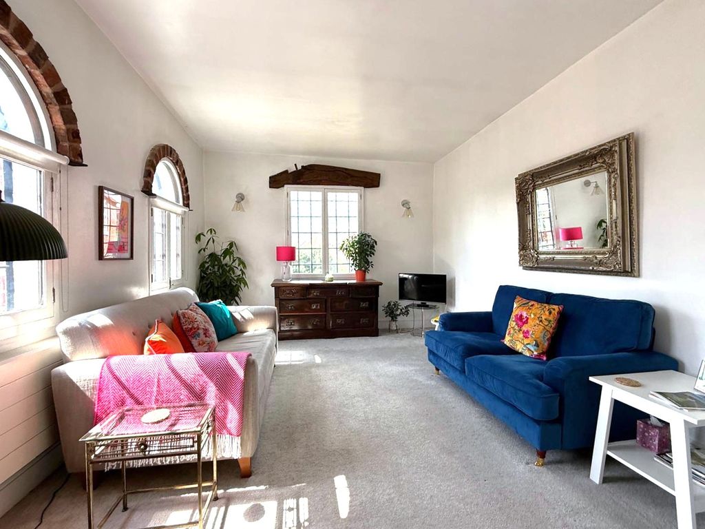 Property photo 3 of 14 Living Room