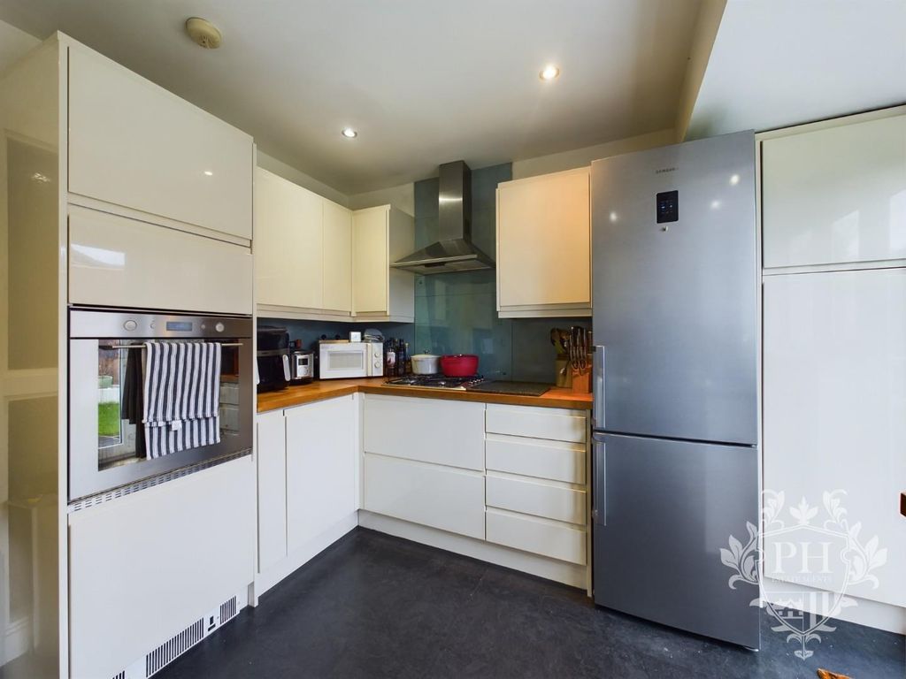 Property photo 2 of 16 Cam01415G0-Pr0234-Still002.Jpg