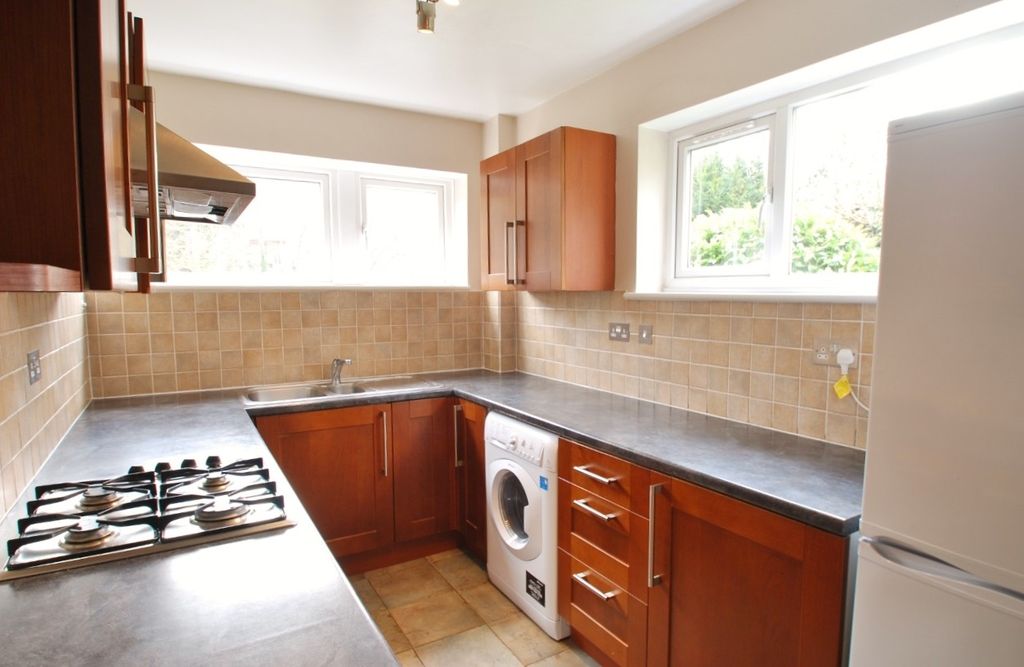 Property photo 3 of 10 Kitchen