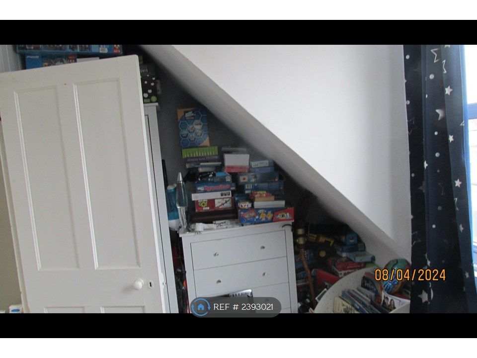 Property photo 3 of 20 Top Bedroom