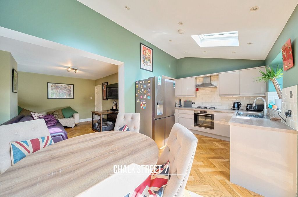 Property photo 2 of 40