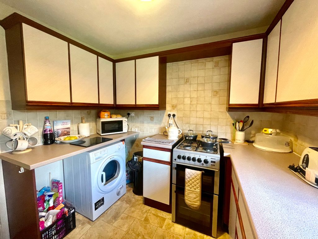 Property photo 3 of 7 Kitchen
