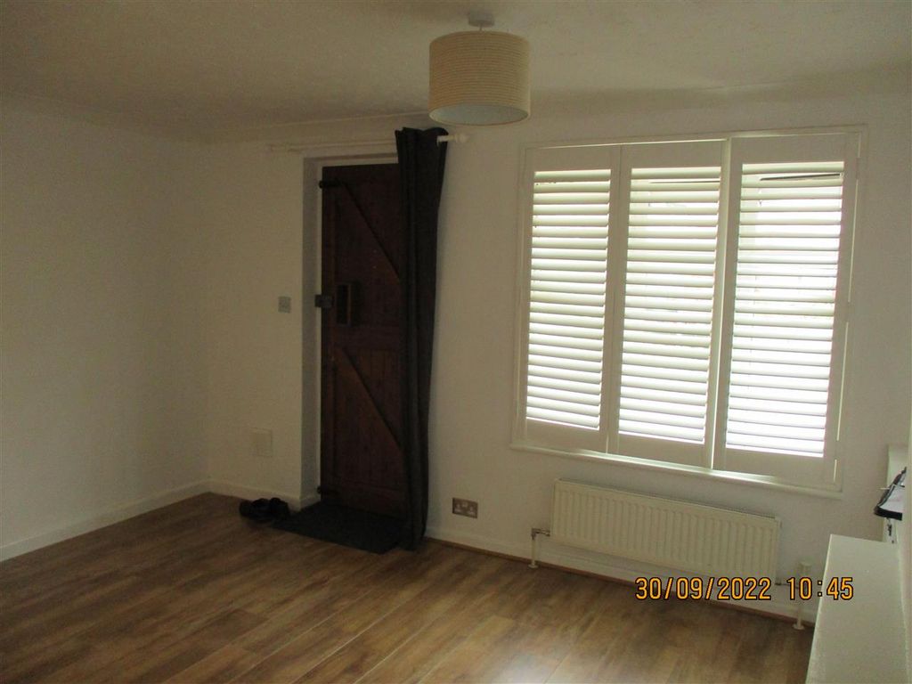 Property photo 1 of 8 Lounge