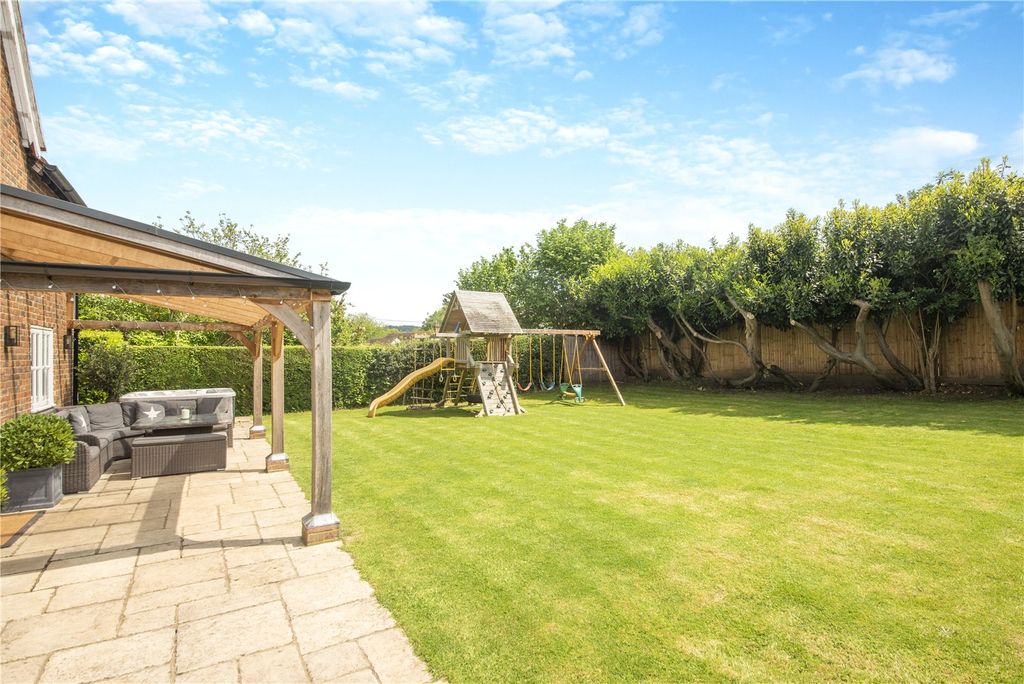 Property photo 3 of 10 Garden