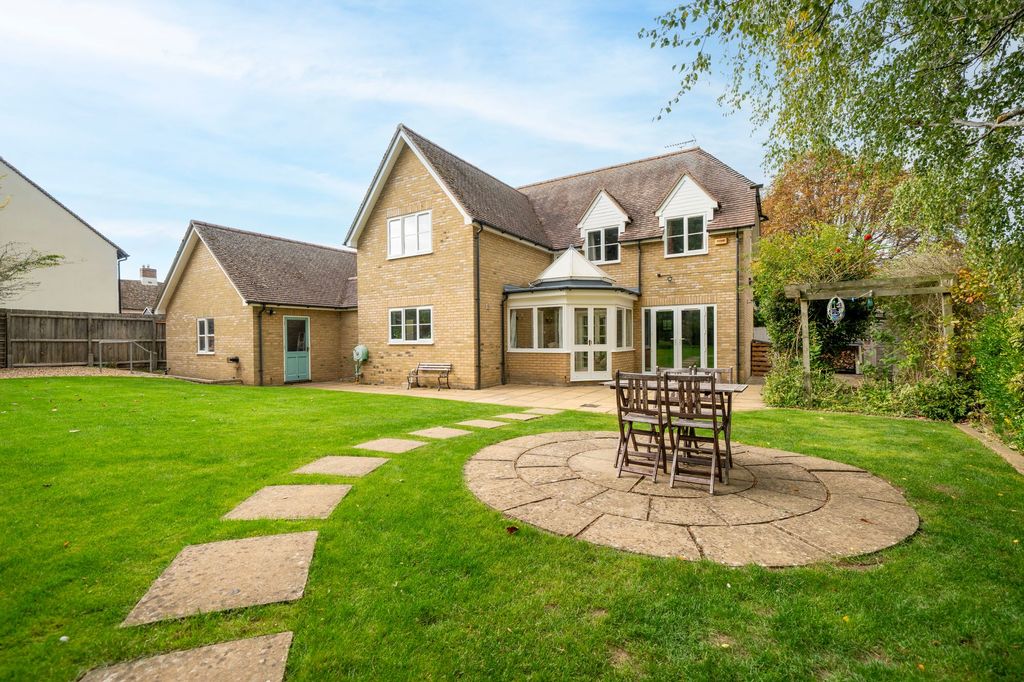 Property photo 2 of 31