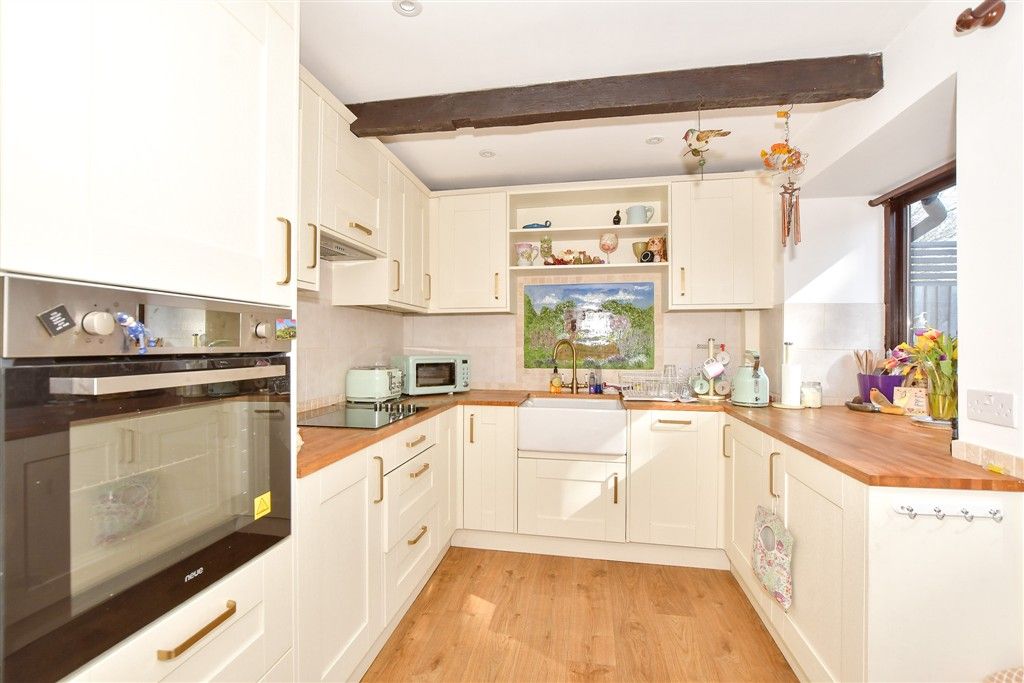 Property photo 3 of 18 Kitchen