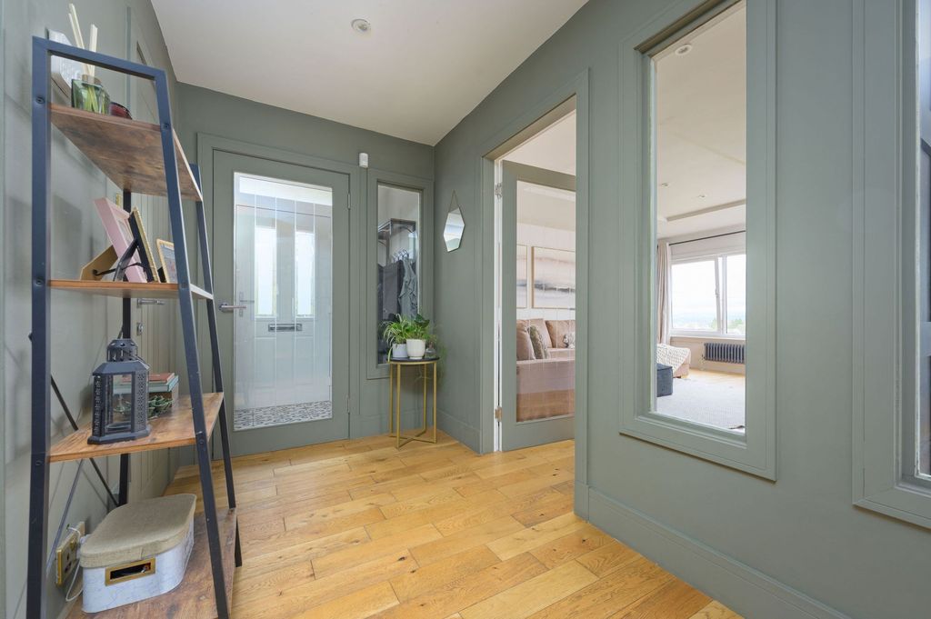 Property photo 2 of 42