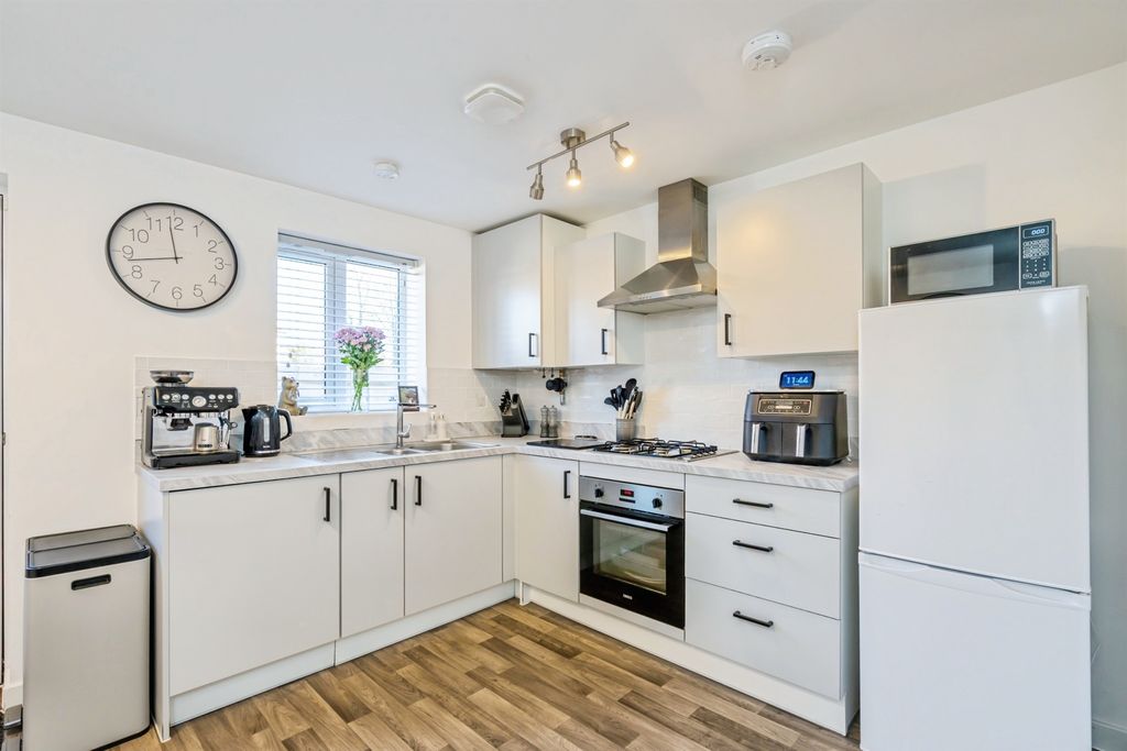 Property photo 3 of 16