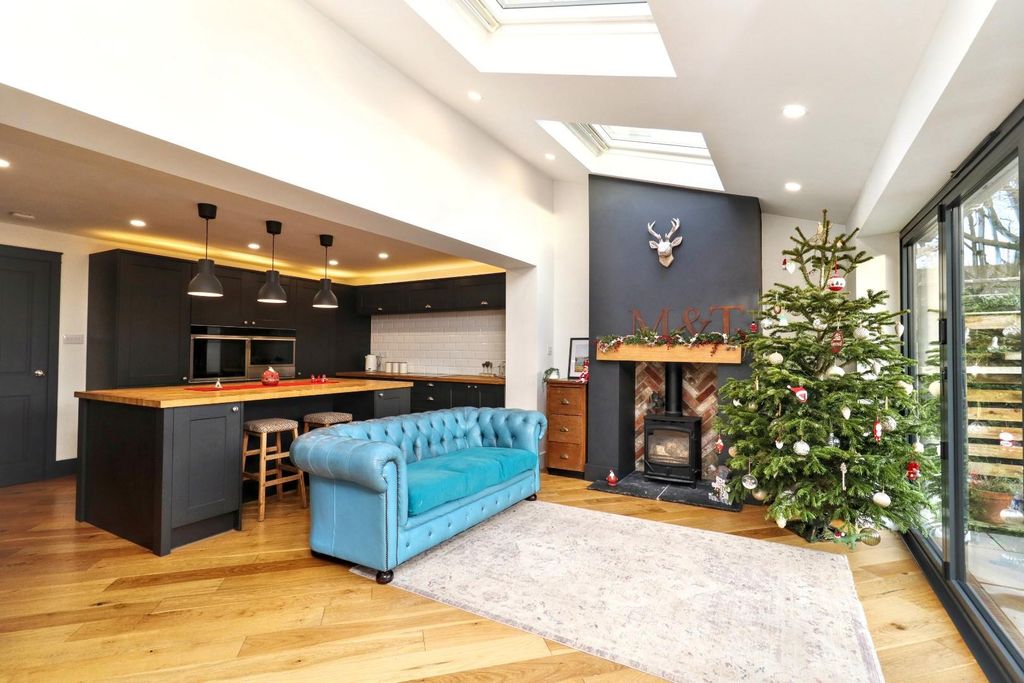 Property photo 2 of 30